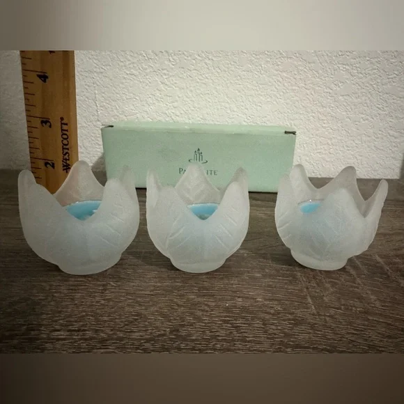 PartyLite Frosted Lotus Blossom Trio Votive/Tealight Candle Holder (NWT). - Picture 3 of 5